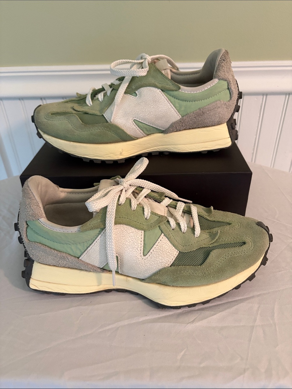 New Balance 327 Chive Avocado Green Mesh & Suede Sneakers Sz 9.5 Preowned